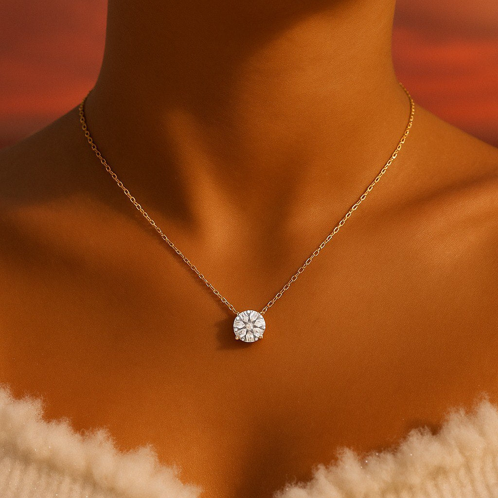 Mirabel | Necklace with a Small Point of Light