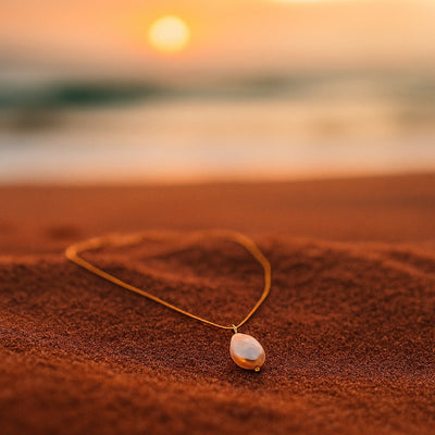 Meredith | Necklace with Pearl Pendant